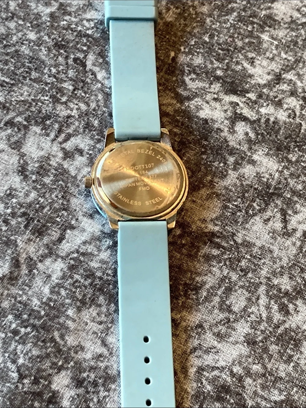 Light Blue Silicone Strap Fashion Watch keeps perfect time